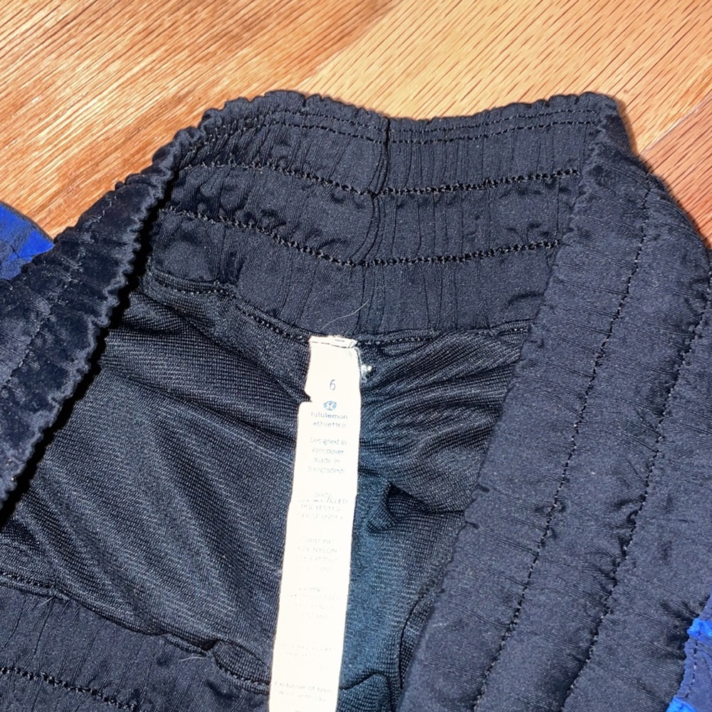 LULULEMON SHORTS 👟 - Picture 2 of 3